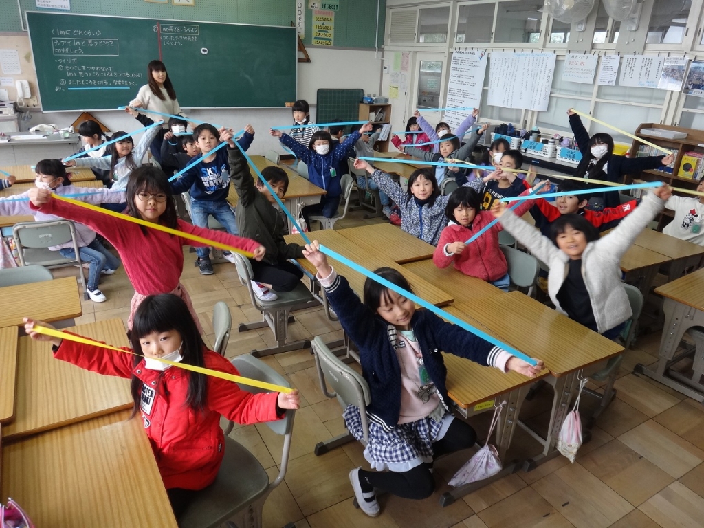 １メートルの長さはこのぐらい 半田市立乙川小学校